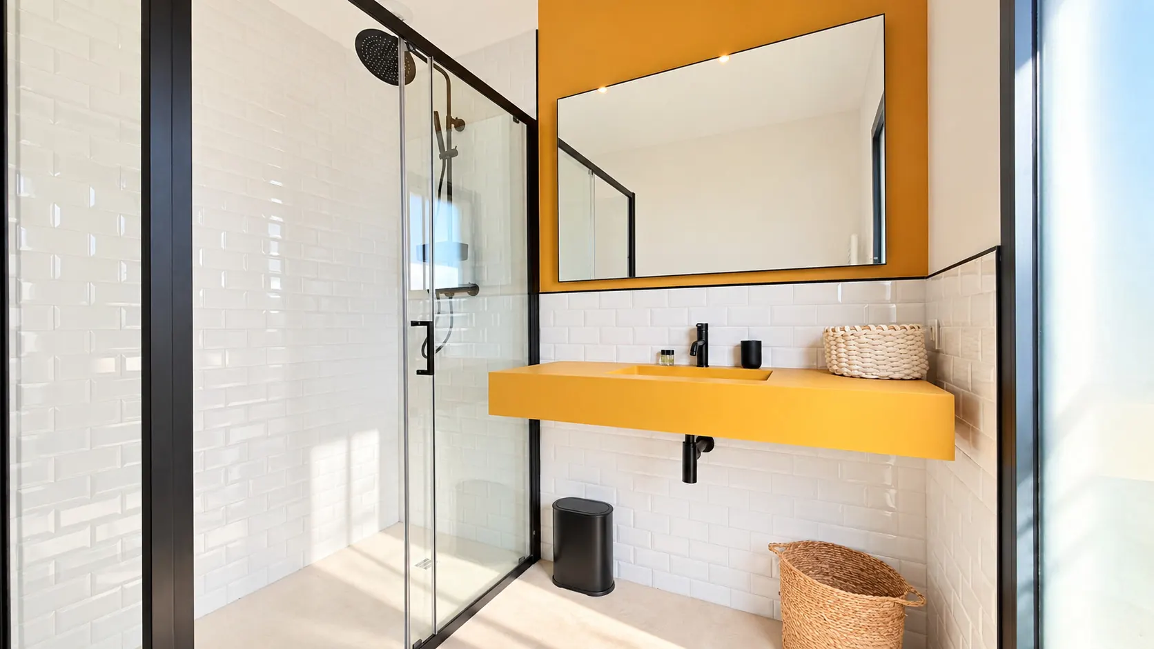 Salle d’eau jaune soleil