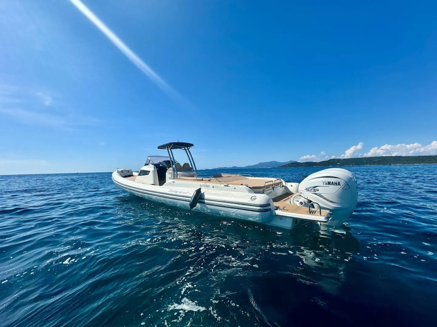 Bateau disponible a la location avec la villa.